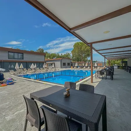 Baronet Kamping Hotel *