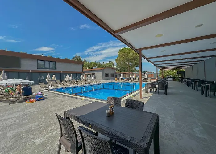 Baronet Kamping Hotel *